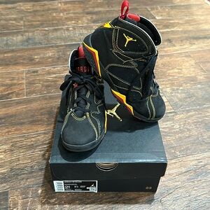 Jordan 7 Retro Grade School Kids' Shoe - Size 2.5Y